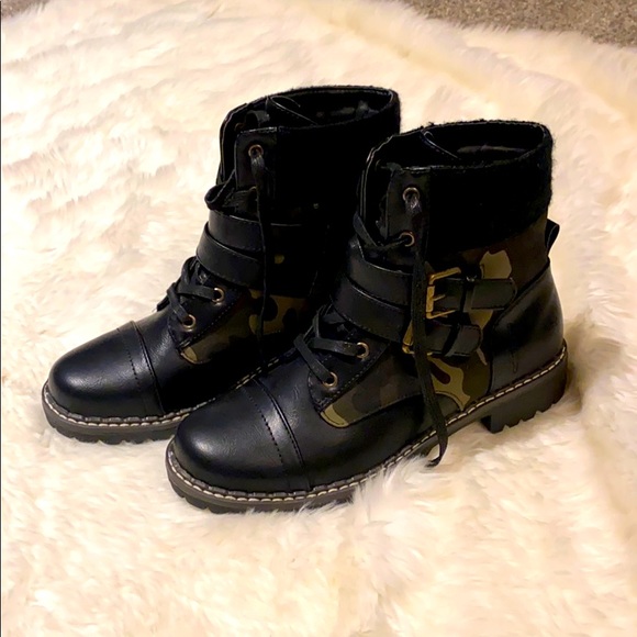 Low top boots with buckles NWOT - Picture 1 of 3